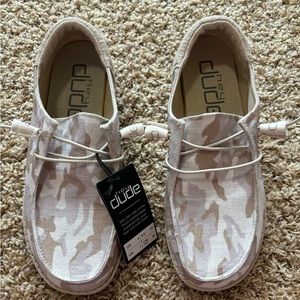 BRAND NEW WITH TAGS WOMENS HEY DUDE SHOES SZ 9